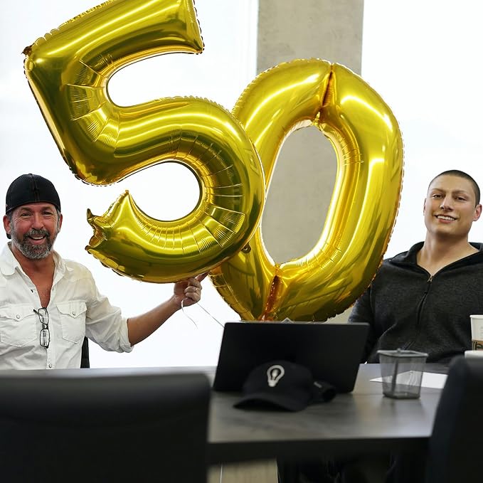 40 Inch Gold Number 7 Foil Balloon - Image 9